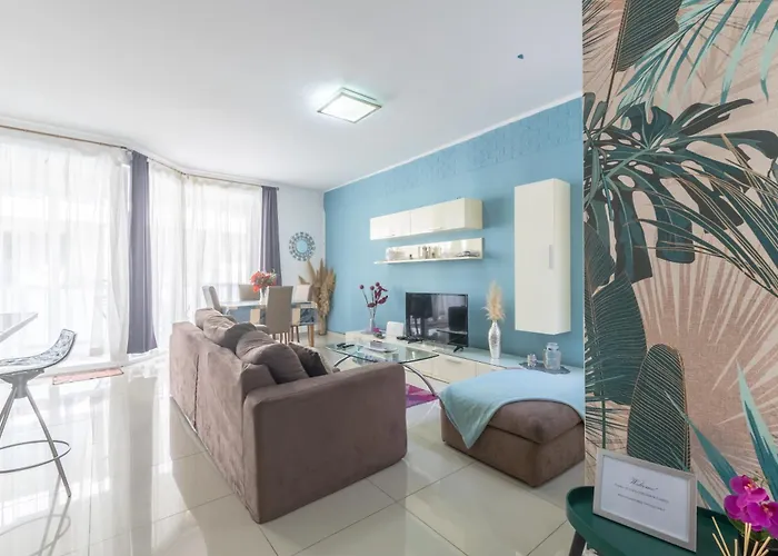 Amazing Apartment With Side Sea View